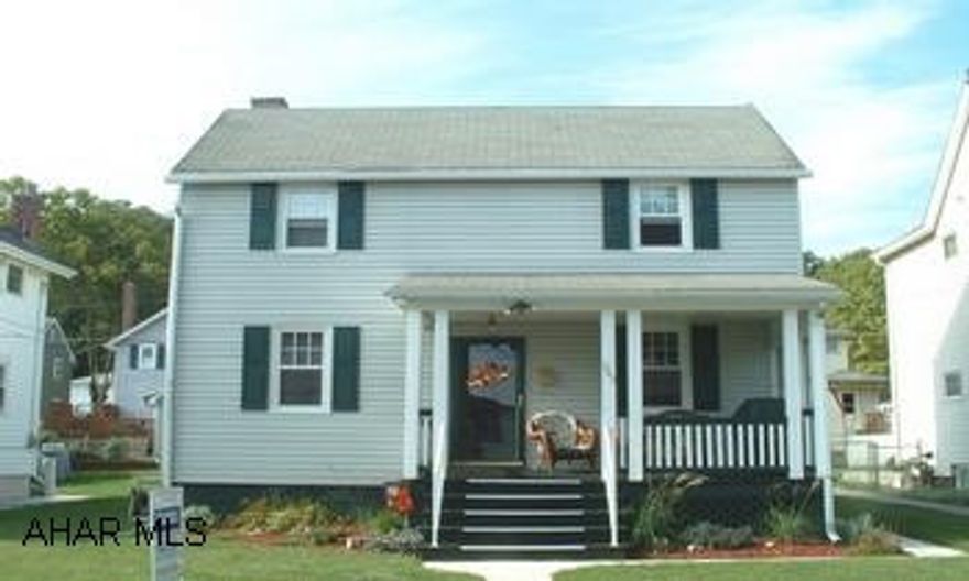 IMMACULATE  2 STORY, 2 BEDROOM, 1 BATH.  BEAUTIFUL KITCHEN & MORE.  A MUST SEE.  CALL JOHN DAVIDIZAR AT 207-9808 FOR VIEWING.  SELLER TO FIND SUITABLE HOUSING