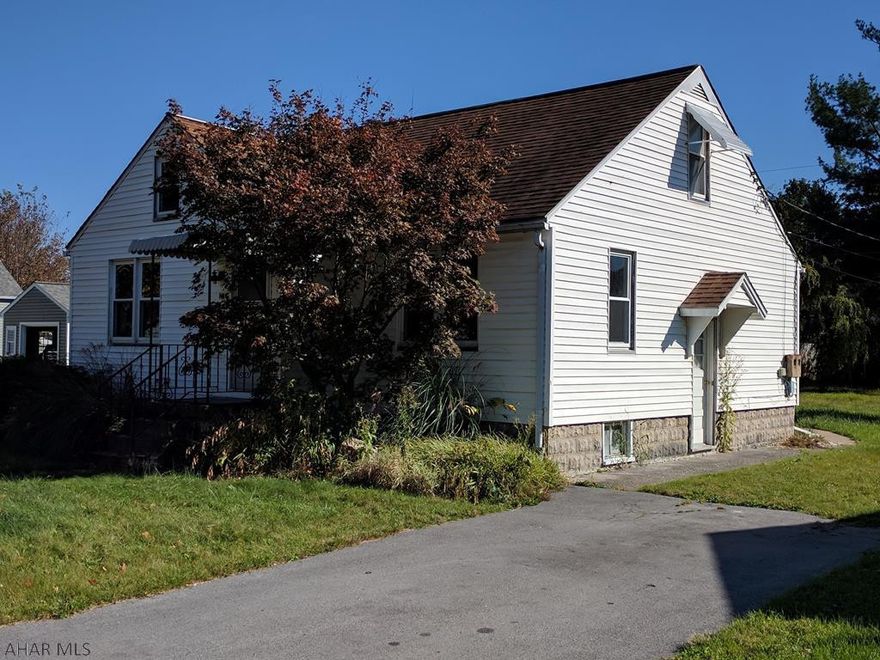 Nice One Story Living Home on a Quiet Street in Duncansville. 2-3 BRs and 1 Bath with Hardwood floors. Freshly Painted Throughout, Off Street Parking, Flat Yard with Shed and Deck. Check Out the Neighborhood. Possible 3rd BR on 2nd Floor. Hollidaysburg Area School District. Agent Owned.
