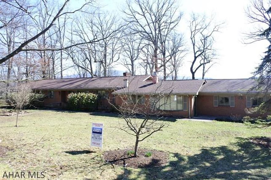 Sprawling ranch home on a gorgeous, tree studded lot with a spectacular view.  Living Room has a vaulted ceiling, brick fireplace and a big picture window to bring the outdoors in. Great Room has a cozy, rustic feel with another FP.   3 BR's, 2.5 Baths, Office...and lots of space for storage.  Kitchen has an open design and an eating island...with cook top and down-draft grill. Hardwood floors, fresh, new carpet in the bedrooms.  New paint through out...move right in and enjoy the views and spacious lot....complete with patio and horse shoe pits!!!  Easy living all on one floor, attached 2 car garage.