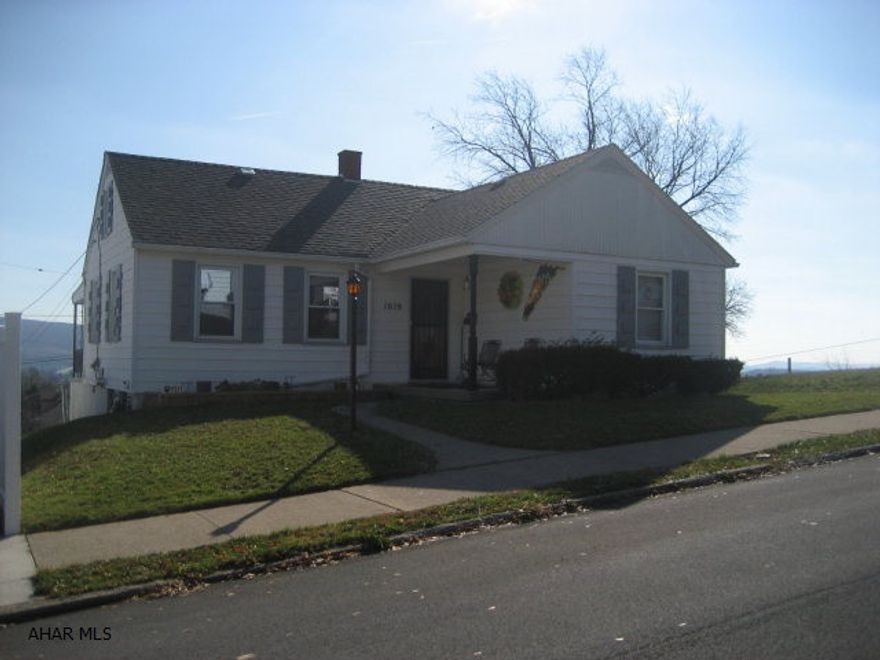 great location beautiful mt view.  2 bedroom 1 bath  updated home open floor plan hardwood floors newer gas furnace move in condition. 2 nd floor could be a 3 bedroom