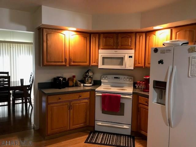 Hawthorne Manor - Residential