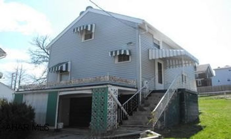 Really cute  house in good condition.  Nice size rooms and double lot.   Newer furnace & electric.  Modern kit & bath.  Insulated windows.  Great starter or rental property. really cute house in good condition.  Nice size rooms and double lot. Newer furnace & electric.  Modern kit & bath.  Insulated windows.  Great starter or rental property