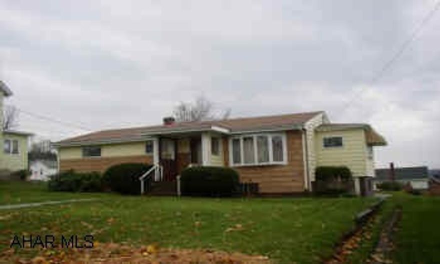 WELL MAINTAINED RANCH HOME, LARGE LOT, 2 CAR GARAGE, HARDWOOD FLOORS UNDER CARPET, ROOF (1996), GREAT MECHANICS.  CALL CRYSTAL FOR TOUR 943-2470.