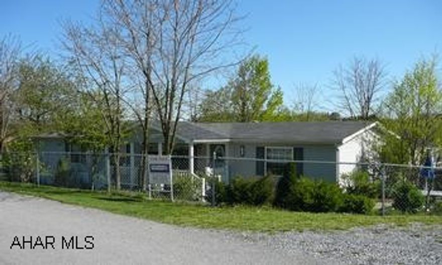 GREAT 1999 SKYLINE DOUBLEWIDE ON RENTED LOT. LOT RENT 245 - INCLUDES TRASH, ROAD MAINTENANCE. LOT 202. FRONT AND BACK COVERED DECK, FIREPLACE AND MORE. APPLIANCES NEGOTIABLE. GREAT PROPERTY. CALL JOHN DAVIDHIZAR AT 207-9808 TO VIEW. GREAT 1999 SKYLINE DOUBLEWIDE ON RENTED LOT. LOT RENT 245 - INCLUDES TRASH, ROAD MAINTENANCE. LOT 202. FRONT AND BACK COVERED DECK, FIREPLACE AND MORE. APPLIANCES NEGOTIABLE. GREAT PROPERTY. CALL JOHN DAVIDHIZAR AT 207-9808 TO VIEW.