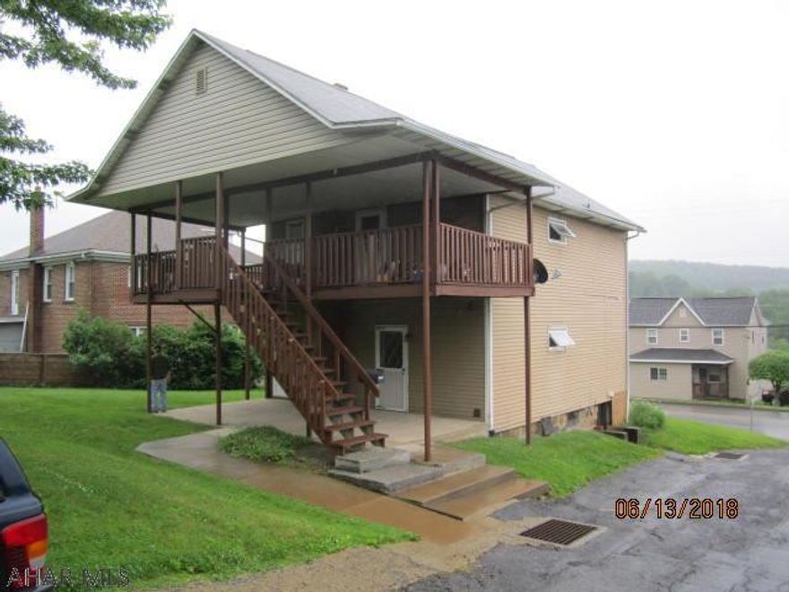 Owner pays heat, taxes, and insurance.  Tenants pay electric, water, sewage, and garbage.