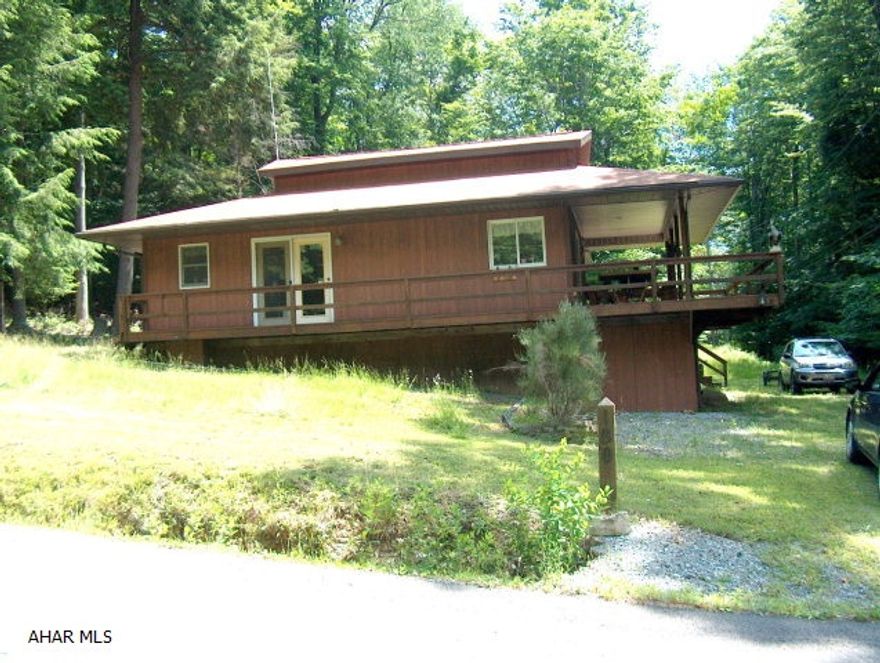 Beautiful well maintained cabin inside Glendale Yearound. Large living room, extra large covered deck. This is a must see!