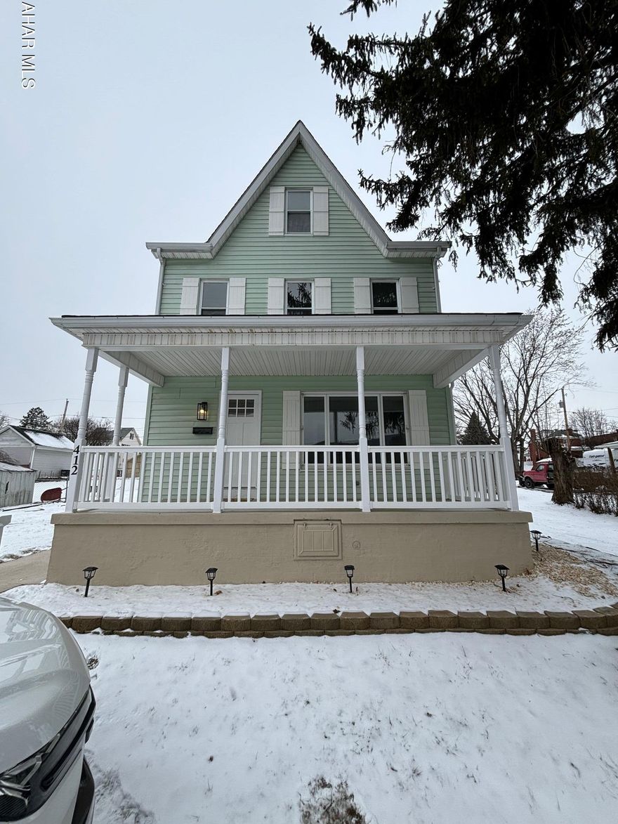 This updated home offers all new carpet and vinyl throughout, paint, appliances, new furnace, new central air and updated electrical service. The beautiful spacious kitchen is perfect for all of your cooking needs which includes new cabinets, counter tops, sink, dishwasher, range, microwave, lights and flooring! Bath has new fixtures, flooring and lighting.  Move right in, come check it out!
Shoe coverings provided to walk on carpet.