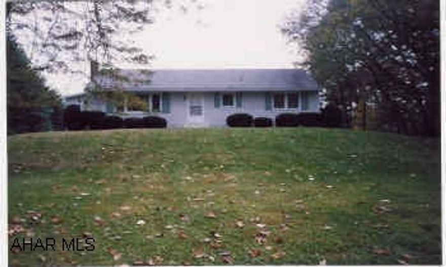 Nice rancher in toop condition, with new windows, carpet and paint.