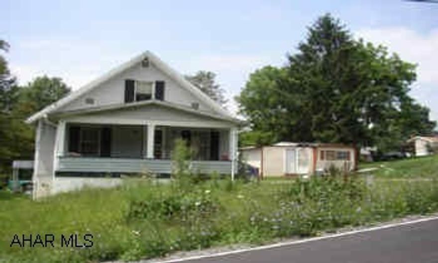 PLEASE CONTACT LISTING AGENT BEFORE WRITING OFFER - ADDITIONAL ADDENDUMS.  LOTS OF POTENTIAL IN THIS 1.5 STORY VINYL SIDED HOME.  LARGE KIT., FAMILY  WITH FIREPLACE, HUGE LOT AND SALE INCLUDES 3BR, 1 BA HOME.