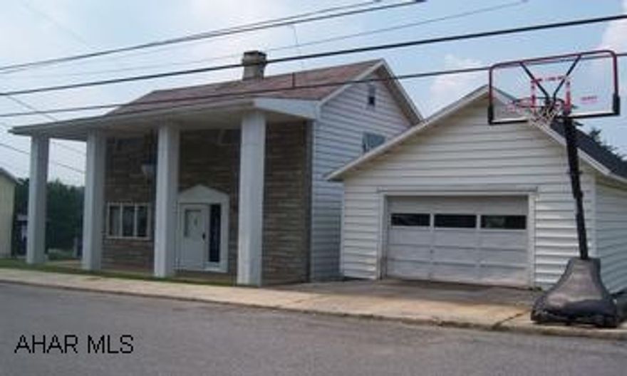 Great family home! 3 bedroom, big yard, garage, lots of natural lighting on the first floor.