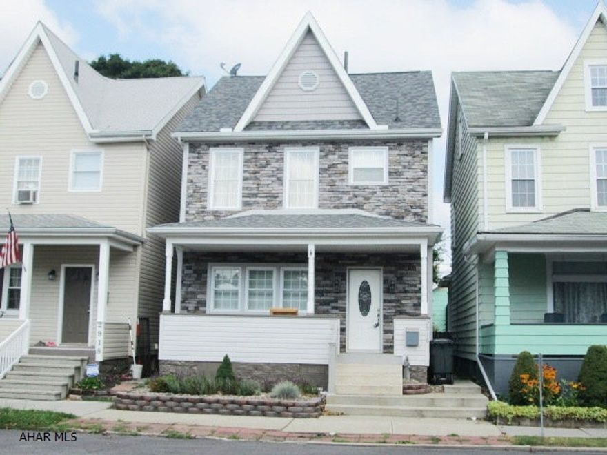 Columbia Park area. This house is not only within walking distance to Mansion Park, but is within the Baker School area. The convenient location is only half the story. After years of remodeling this home offers an open floor plan with updated oak and stainless steel kitchen, first floor laundry, vaulted ceilings in dining room and living room. The exterior is well appointed with cut stone, vinyl siding and new roof. Don't miss the private rear patio.