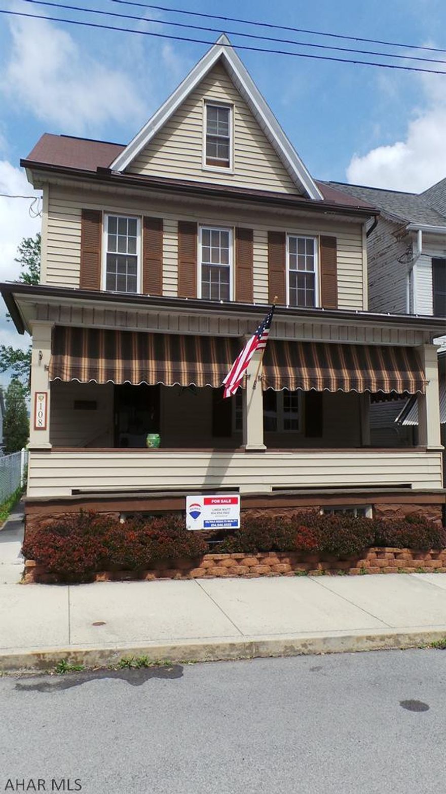 Great mechanics and large rooms in this 3 or 4 Bedroom home.  Central air, fenced yard and hardwood floors.  New kitchen faucet and Hot Water tank installed 6-20-18   Take a look!