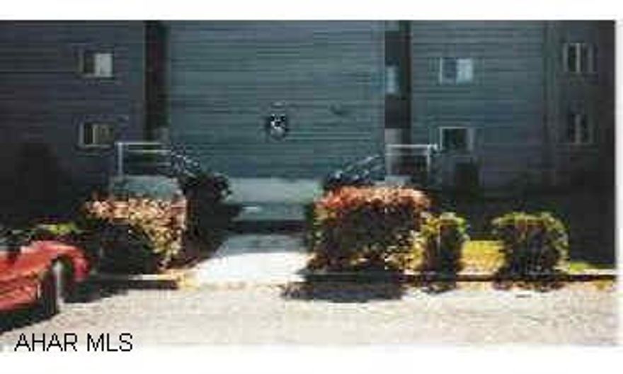 Third floor studio with loft - assoc dues $170 mth include trash, cable, exterior, maintenance, use of pools, tennis courts, and jacuzzi.  Vaulted ceilings Third floor studio with loft - assoc dues $170 mth include trash, cable, exterior, maintenance, use of pools, tennis courts, and jacuzzi.    Vaulted ceilings   Electric system - breaker