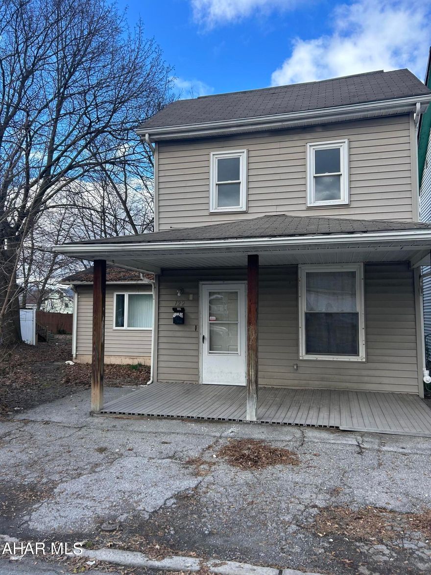 Get your fixer upper! This home features spacious rooms with a large yard. Great for an investor or an affordable home to make your own. 
Bank Owned