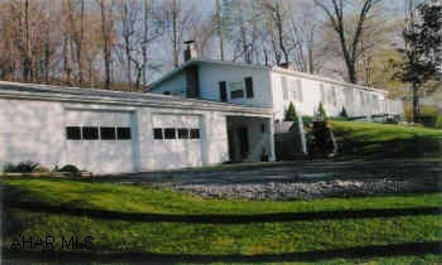 Rancher, 3BR/2BA, vinyl siding, 1.55 acres, country setting with view.