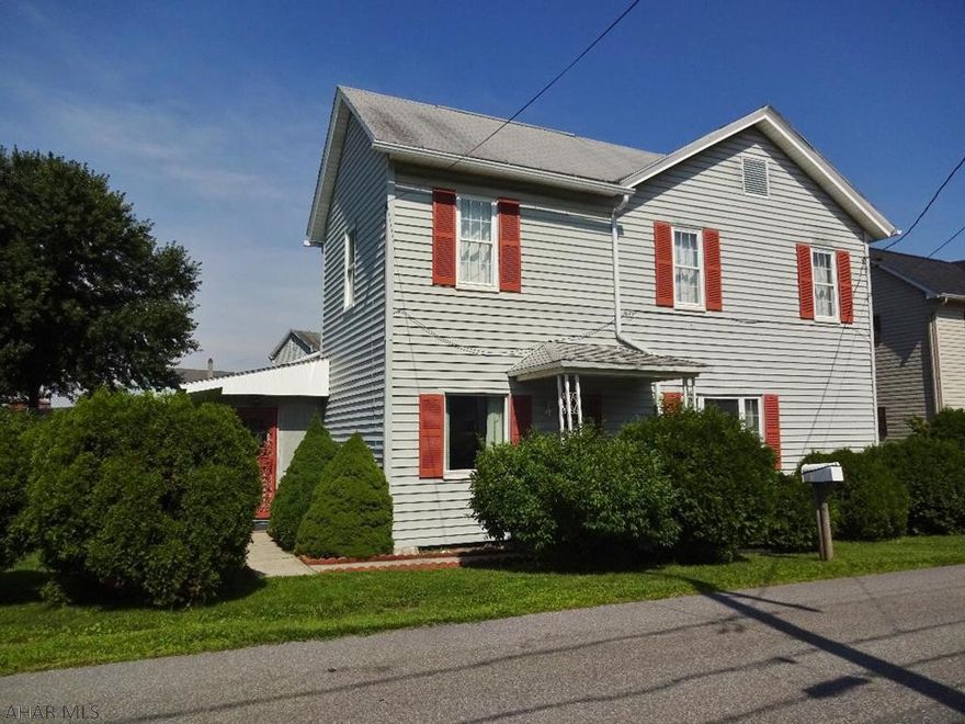 Nice & spacious. Sun room is big. Nicely renovated throughout. Move in ready. Beautiful backyard. utility shed.