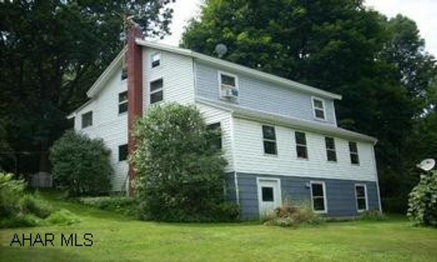 2 STORY HOME W/ NICELY REMODELED KITCHEN & 2ND FLOOR, VERY PRIVATE 2.3 ACRE LOT-DETACHED GARAGE 24X36. VERY PRIVATE SETTING IN THOMAS TOWN AREA OF TYRONE-2.3 ACRES, EAT IN KITCHEN, ENCLOSED PORCHES, FENCED YARD-DETACHED GARAGE 24X36.