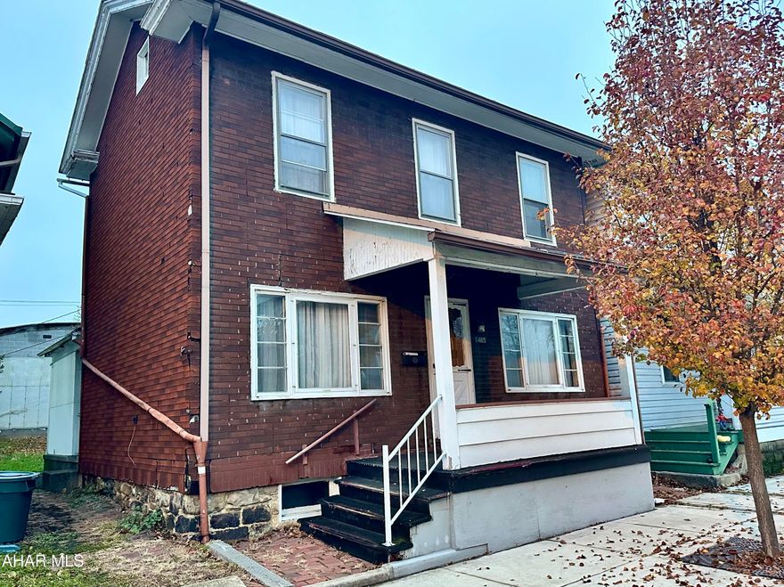 Charming home with great bones, ready for your personal touch! This property features a very spacious 2-car garage and can be moved into as-is, or easily updated to make it your own. Don't miss the opportunity to create your dream home in a convenient Tyrone location