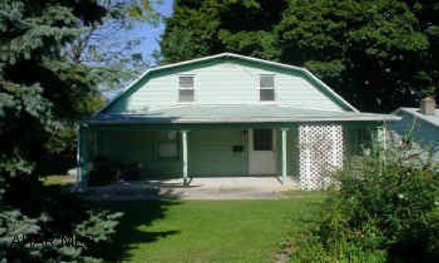 TWO STORY WITH WALKOUT BASEMENT. INTERIOR IN EXCELLENT CONDITION. EAST END/PLEASANT VALLEY AREA. EXCELLENT COMMERCIAL LOCATION WITH ADDITIONAL ACCESS FROM REAR ALLEY. THE HOUSE FEATURES NEW FURNACE, NEWER VINYL WINDOWS AND WELL MAINTAINED INTERIOR. GOOD EXPOSURE TO HIGHWAY.