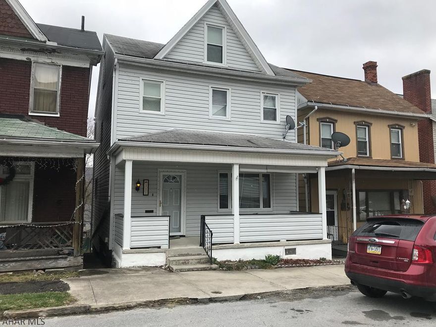 Home is in good condition. Oak kitchen cabinetry.
