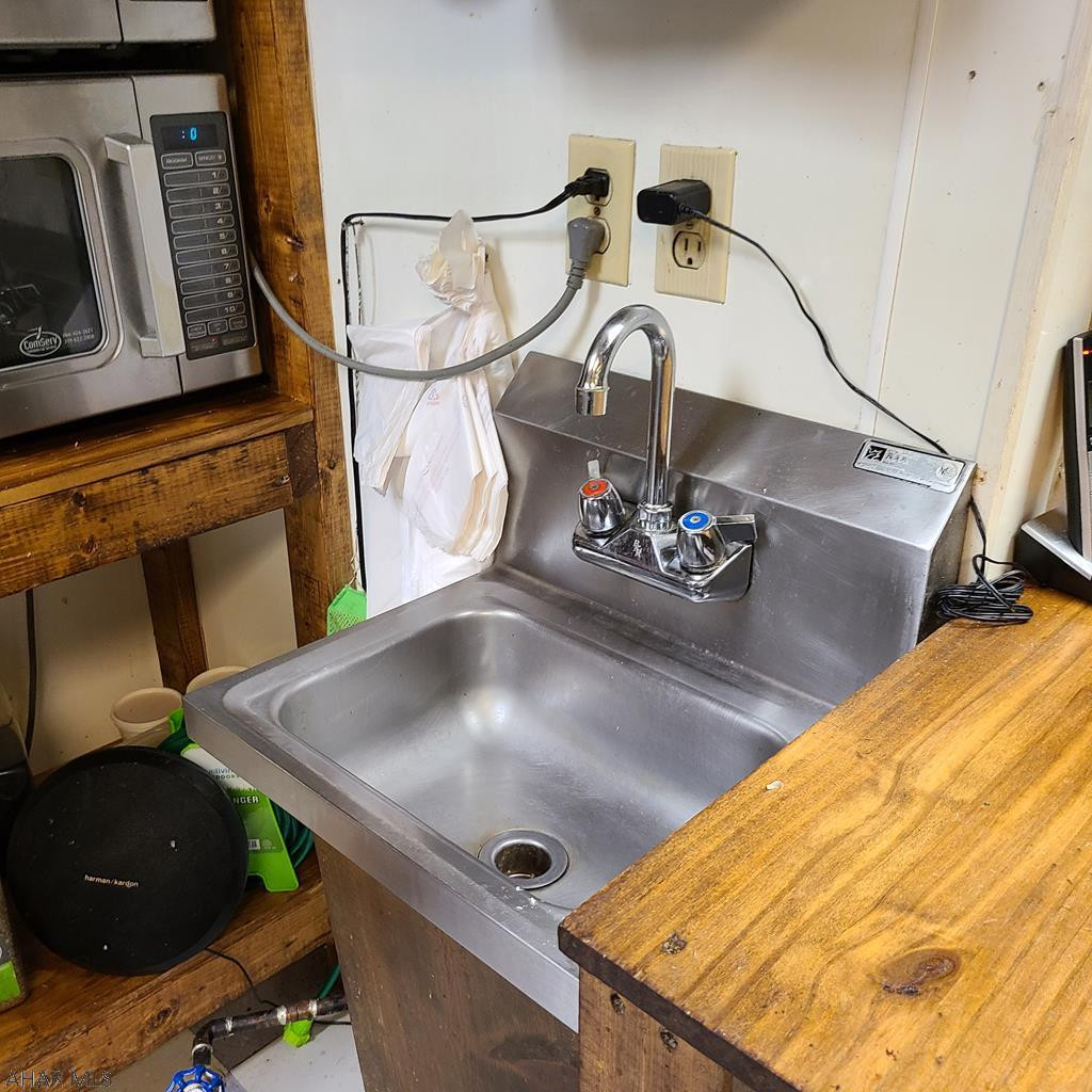 Unknown - Commercial Sale