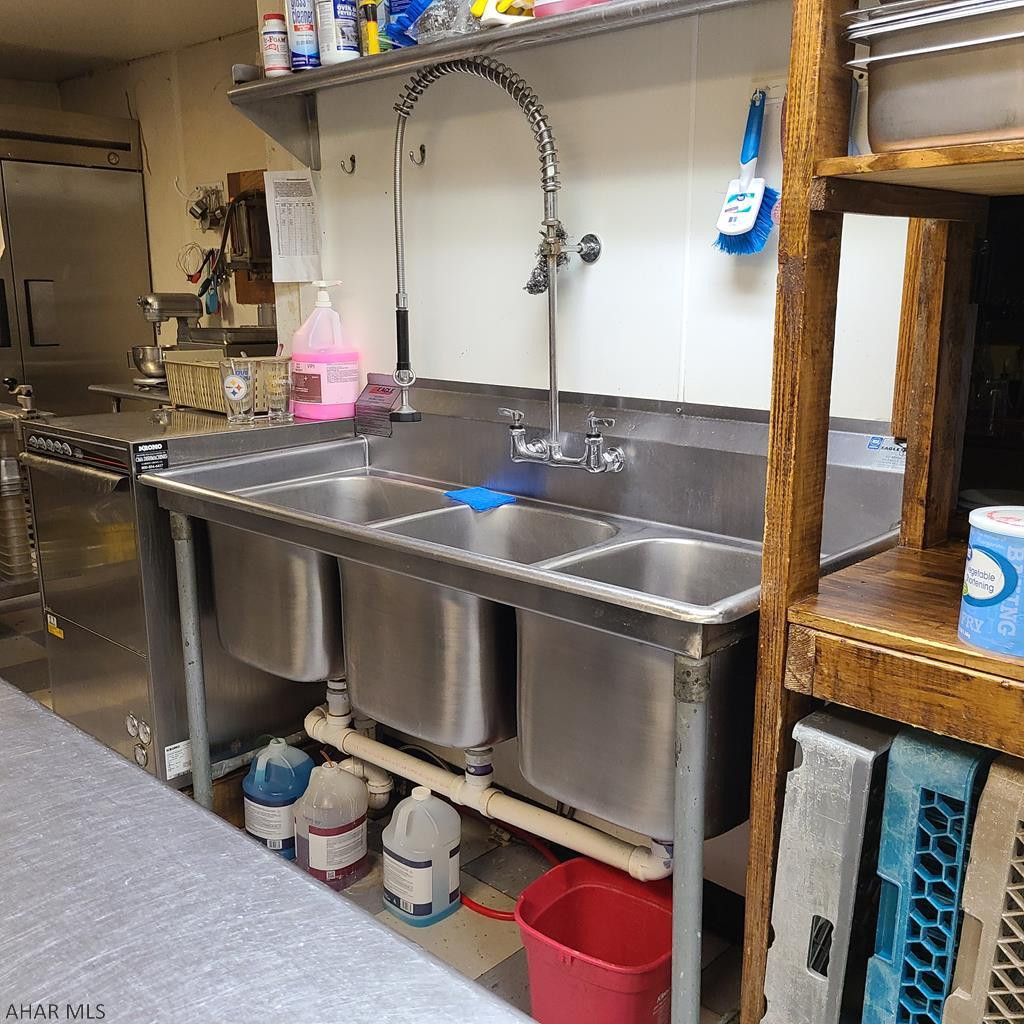 Unknown - Commercial Sale