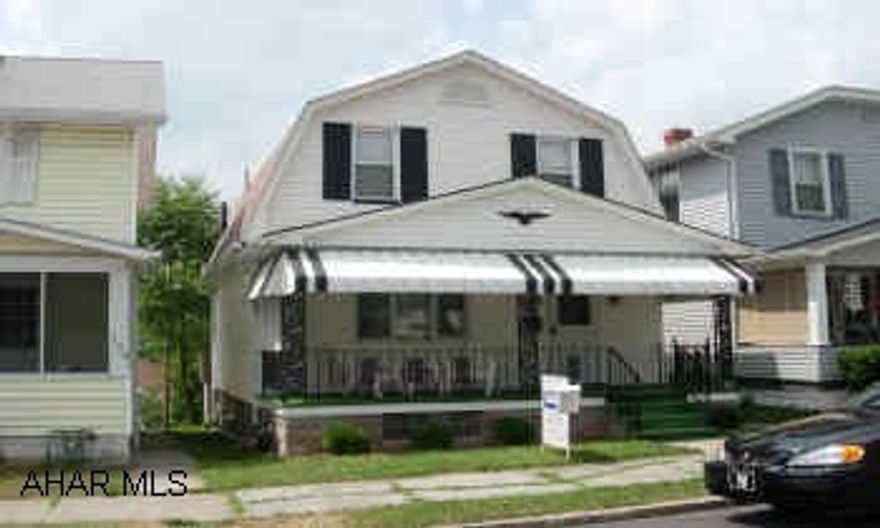 VERY WELL KEPT AND COZY, 2 BEDROOMS, 1 BATH HOME.  ALL APPLIANCES INCLUDED!  CLOSE TO CAMPUS.  POSSIBLE 3RD BEDROOM.  LARGE BACK DECK FOR ENTERTAINING.