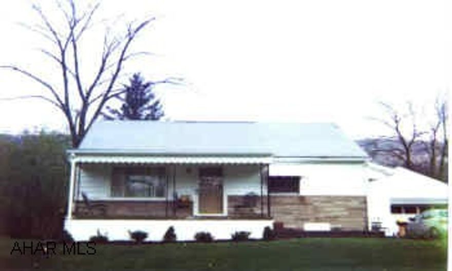 BEAUTIFUL 3 BEDROOM HOME ON 1.8 ACRES, COUNTRY SETTING.  KITCHENETTE AND FAMILY ROOM IN BASEMENT.  LARGE LEVEL LAWN, VERY WELL KEPT HOME. ROOF IS 5 YEARS OLD. BEAUTIFUL 3 BEDROOM HOME ON 1.8 ACRES, COUNTRY SETTING.  KITCHENETTE AND FAMILY ROOM IN BASEMENT.   LARGE LEVEL LAWN, VERY WELL KEPT HOME. ROOF IS 5 YEARS OLD.