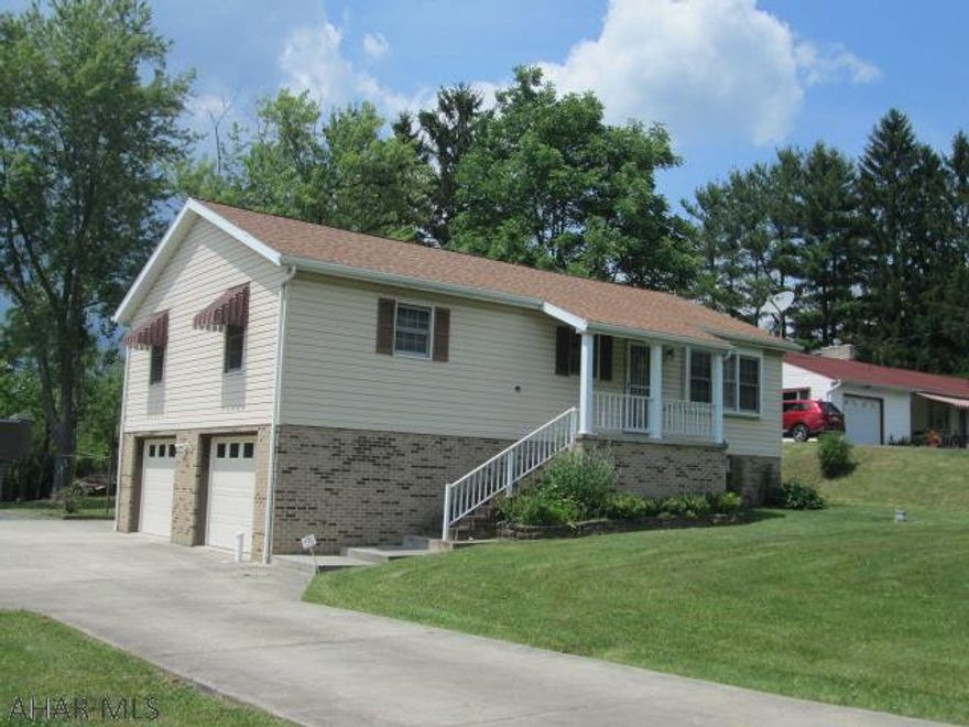 Bellemeade Drive. This 1 story home sits on 1 acre and comes complete with a pond stocked with fish. 1st level features eat-in kitchen, dining room and cozy living room. The 2 first floor BRs are huge and the master bedroom has 1/2 bath. Lower level features family room and a bedroom with 3/4 BA.