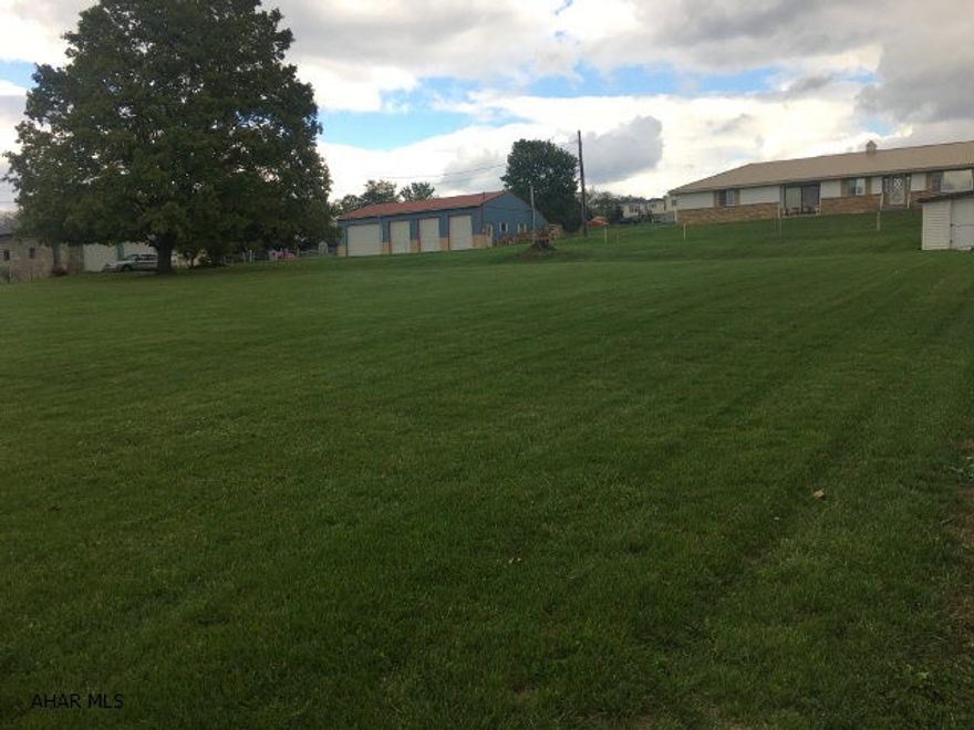 Nice, big double lot ready to be the location of your new home! Hookups are ready for city water and sewer. Lot is ready to go.