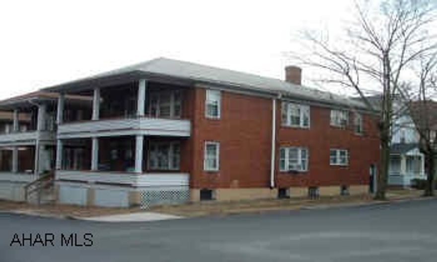 Worry free, long term tenants, well maintained.  Seller is a licensed Real Estate Agent. Worry free, long term tenants, well maintained.  Seller is a licensed Real Estate Agent.