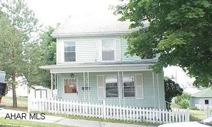 Sweet home.  Much larger than it appears.  Needs new roof.  Finished 3rd floor. Sweet home.  Much larger than it appears.  Needs new roof.  Finished 3rd floor.