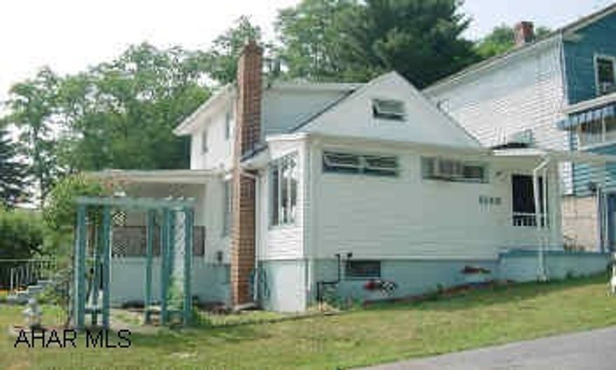 TOY TOWN AREA CAPE ON LARGE LOT. TOY TOWN AREA CAPE COD ON A LARGE LOT!  THIS UPDATED HOME FEATURES 4BR, 1.75 BATHS, INTEGRAL GARAGE, SHED, LARGE LR WITH WOOD BURNING FIREPLACE, UPDATED KITCHEN, LARGE CEMENT DRIVEWAY, AND A COZY COVERED PORCH OVERLOOKING THE LOT. CALL MIKE MANGIA 932-8888.