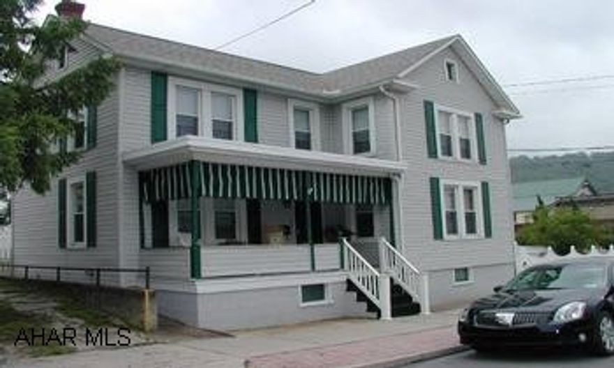 Delay Possession, Moving into Deer Meadows Sept. 2009.  Long term owner selling well maintained home.  Home located in Hollidaysburg near U.S. Hotel.  Home has large Kitchen, Dn Rm and Lv Rm. Delay possession, moving into Deer Meadows  Sept. 2009.Near U.S. Hotel in Hollidaysburg.  Long term owner selling well maintained home.  Home located in Hollidaysburg near U.S. Hotel.  Home has large Kitchen, Dn Rm and Lv Rm.3 bedrooms, (walk in closet in Main bdrm).  New Rug throughout, windows replaced, roof, water line from street to home replaced.  Lg & nicely landscaped back yard, detached garage.  See picture & call Dee today 934-3056