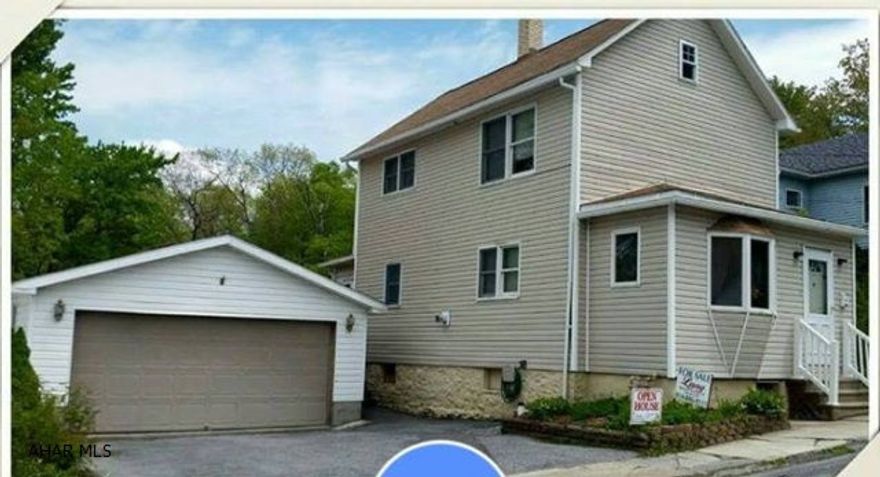 Very nice 2/3 Bedroom home, convenient location, 1 1/2 car garage. Priced just right!!!