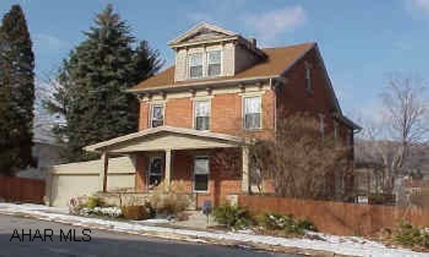 Move-in condition, freshly cleaned and painted.  Modern kitchen and baths.  Newer windows, roof, wiring, furnace and central air.  Large deck with pergola.  Beautiful inside and out! Move-in condition, freshly cleaned and painted.  Modern kitchen and baths.  Newer windows, roof, wiring, furnace and central air.  Large deck with pergola.  Beautiful inside and out!