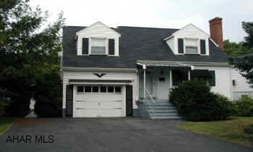 Nice 2 Story Brick / Frame with spacious integral 1 car garage.  Newer Roof, windows and hot water heater. Wood burning fireplace, covered patio, eat-in kitchen, full basement with walk-out.  No showings until 9/21/05. Nice 2 Story Brick / Frame with spacious integral 1 car garage.  Newer Roof, windows and hot water heater. Wood burning fireplace, covered patio, eat-in kitchen, full basement with walk-out.  No showings until 9/21/05.