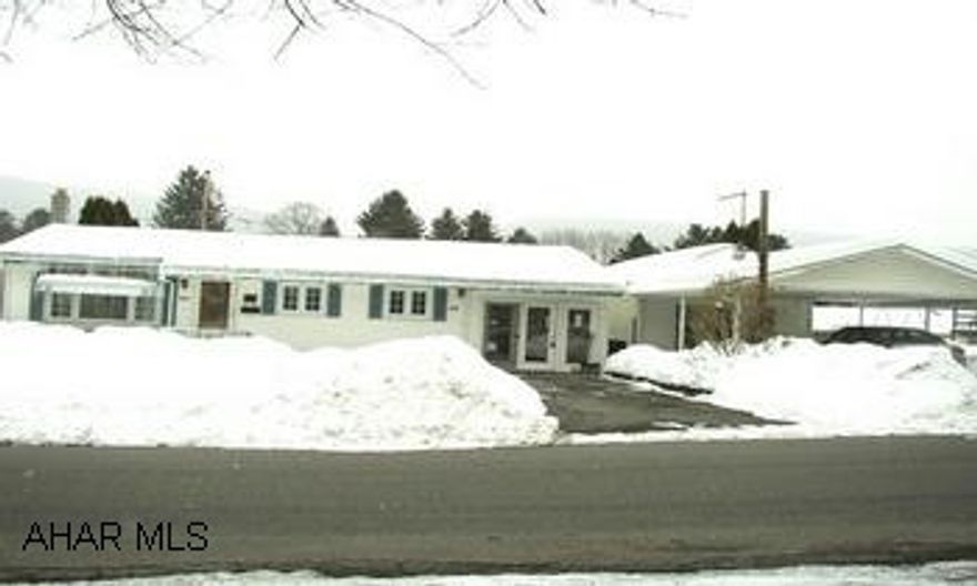 EAST END RANCH. THIS BEAUTIFUL HOME FEATURES A FULLY FINISHED LOWER LEVEL W/WOOD FP & WET BAR. NEWER KNOTTY PINE & TILE EAT-IN KIT. W/ALL APPLIANCES STAYING. HUGE FENCED YARD W/INGROUND POOL, CARPORTS, & DETACHED GARAGE. EAST END RANCH. THIS BEAUTIFUL HOME FEATURES A FULLY FINISHED LOWER LEVEL WITH WOOD FIREPLACE AND WET BAR. NEWER KNOTTY PINE AND TILE EAT-IN KITCHEN WITH ALL APPLIANCES STAYING. HUGE FENCED YARD W/INGROUND POOL, CARPORTS, AND DETACHED GARAGE.