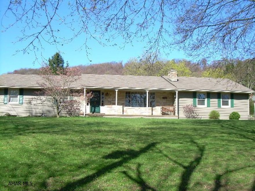 Fantastic Stone & Frame Rancher In A Fantastic Location.  This Beauty Has Many Amenities.  Newer Maple Kitchen W/Granite Counter Tops, Veneer Flooring, Laundry & 1/2 Bath Off Kitchen, Screened-In Patio, Formal DR W/Pocket Doors, 2 Stone Fireplaces, Full Bath Off MSTR.  Finished Rec. Room In Basement W/Pool Table.  Plenty Of Storage.  Don't Let This One Pass You Buy.  Additional Inclusions Are Garage Door Opener W/Transmitter, Pool Table, Water Condition System.