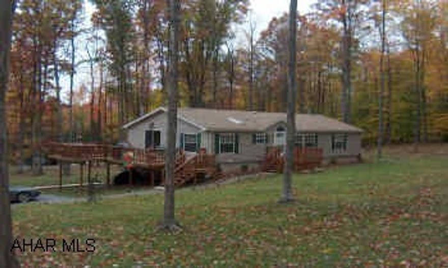 Super home w/ approx 1 acre Super home w/ approx 1 acre