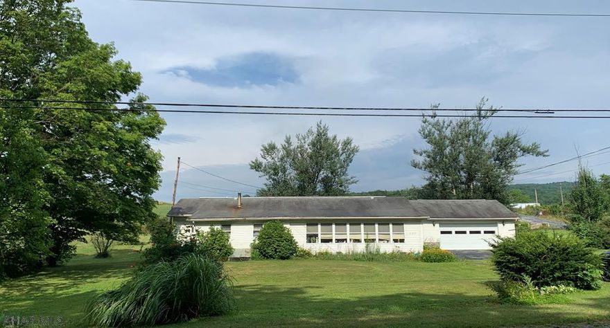 One level living with 3 bedrooms and an integral garage! Sun-room with plenty of windows for an abundance of natural light.  Rural living only a few miles from Historic Downtown Bedford with easy access to RT 30, RT 56, I99 and PA Turnpike.