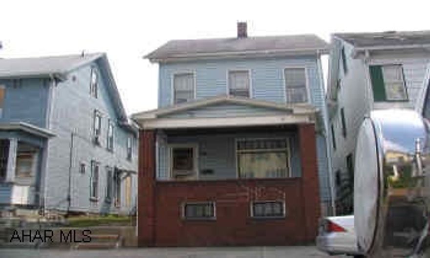 Great Starter home!! Maintenance free exterior, 3 Bedrooms,! Bath nice 25x120 lot with off street parking. Utilities are turned off-Take flash light!! Great Starter home!! Maintenance free exterior, 3 Bedrooms,! Bath nice 25x120 lot with off street parking. Utilities are turned off-Take flash light!!