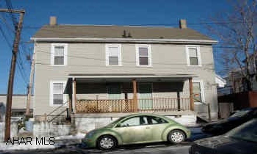 SIDE-BY-SIDE DUPLEX.  506-NEWLY PAINTED AND CARPETED.  2 BEDROOM, BATH, DINING AREA, KITCHEN, 1ST FLR LAUNDRY HOOKUP.  FINISHED ATTIC.  GREAT FOR LIVING IN ONE SIDE AND RENTING THE OTHER.  BOTH UNITS HAVE STOVE AND REFRIGERATOR.  NEWER WINDOWS, SIDING AND ROOF.  CURRENT TENANTS HAVE BEEN IN RESIDENCE 3 YEARS.