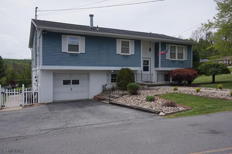 Beautifully well-maintained 3 bedroom 2 1/2 bath bi-level on large great corner fenced lot on Ruskin Drive.  A must see!  Hardwood floors, updated kitchen and bath, central air, large family room, office area, laundry room, stainless steel appliances, nice deck, and more.  Newer roof and fencing.  Call listing agent for your viewing.