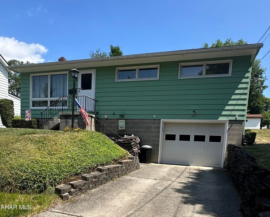 Highland Park one story with eat-in kitchen with all new appliances.  Three bedrooms with a fourth bedroom on the lower level.  One car integral garage. 50x120 lot. Nice back covered porch to sit and enjoy the quiet evenings. Central air. Oak hardwood floors under carpeting. Built in gas grill.  This home has been well maintained.