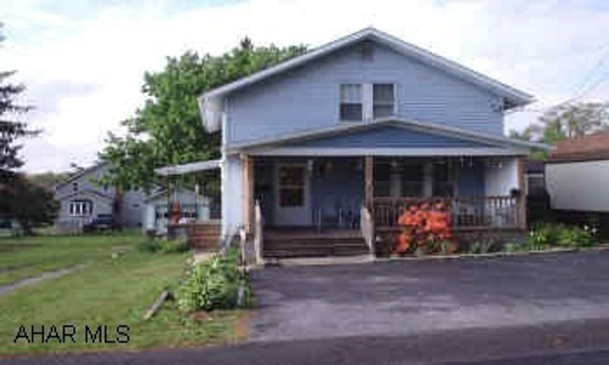 LOVELY TWO STORY, LARGE LOT, MOVE IN CONDITION