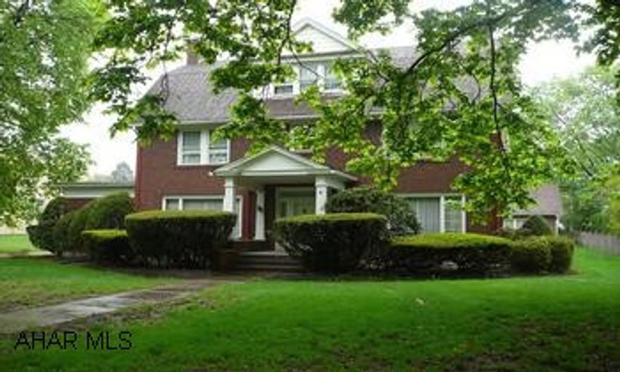 STATELY MANSION PARK BRICK 2 STORY. FOUR BEDROOM, 2 BATH, NEW NATURAL CHERRY KITCHEN WITH CORIAN COUNTERTOPS. NEWER FURNACE, HOT WATER HEATER. DETACHED GARAGE. MOSTLY NEW THERMOPANE WINDOWS. STATELY MANSION PARK BRICK 2 STORY. FOUR BEDROOM, 2 BATH, NEW NATURAL CHERRY KITCHEN WITH CORIAN COUNTERTOPS. NEWER FURNACE, HOT WATER HEATER. DETACHED GARAGE. MOSTLY NEW THERMOPANE WINDOWS.