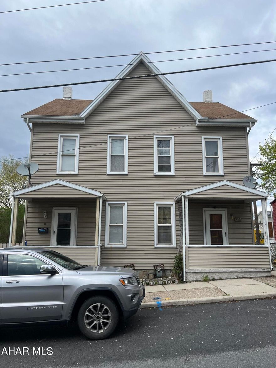 Nice duplex with 2 2 bedroom units.  Long time tenant at 210. Separate utilities on each unit. Seller pays water and sewer but are separated so tenants could pay.