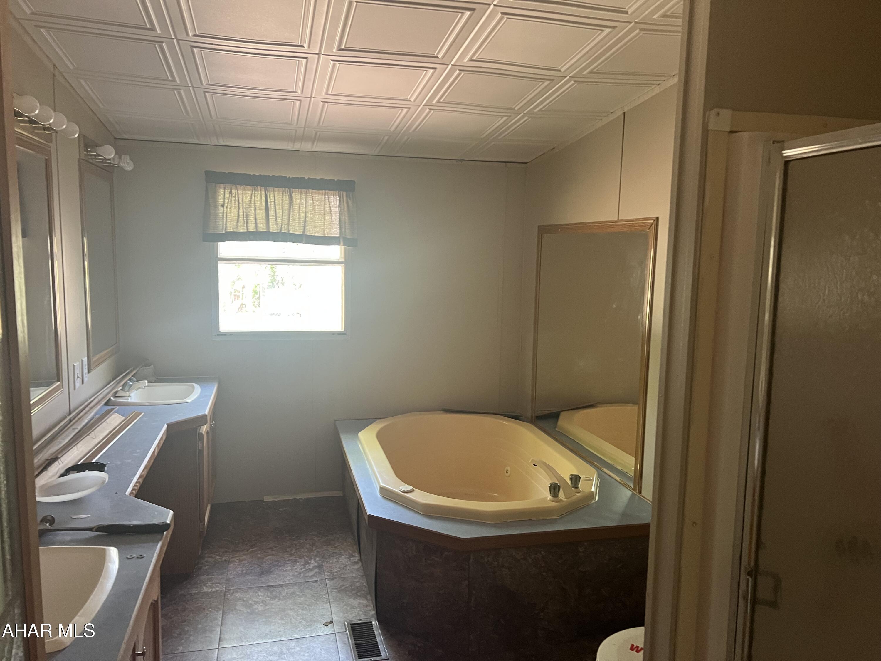 Glendale Yearound - Residential