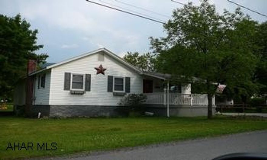 POSSESSION DELAYED TO 8/15/07. LIKE NEW 3 BEDROOM RANCH ON LARGE LOT.